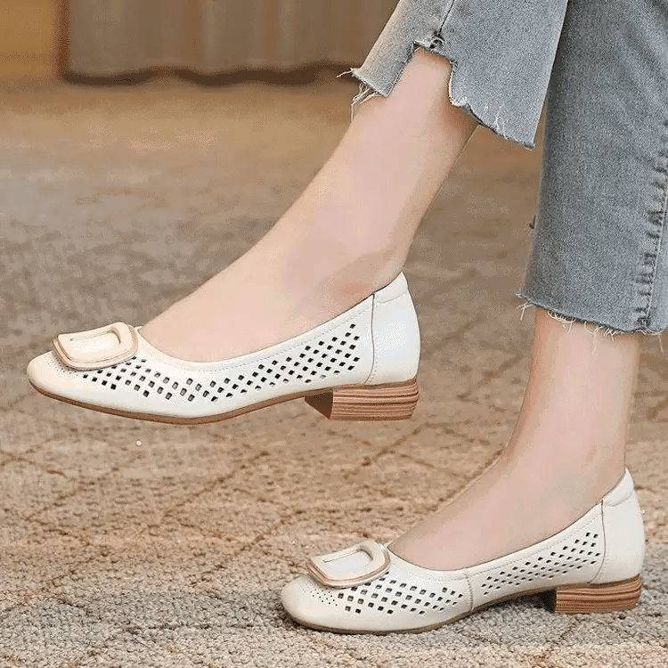 Bun venit în sezonul primăvară/vară 2023, cu pantofi casual cu talpă moale și gură joasă, combinația perfectă între modă și confort!