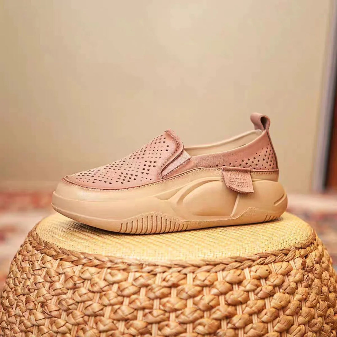 Pantofi de damă cu platformă de modă - arată-ți farmecul unic!