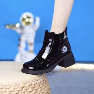 2023 Autumn and Winter New Fashion British Style Mid Heel Non-Slip Velvet Short Boots Chunky Heel Patent Leather Martin Boots Women Wholesale